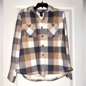 Robert Louis Women’s Button Up Sweater
Size: S